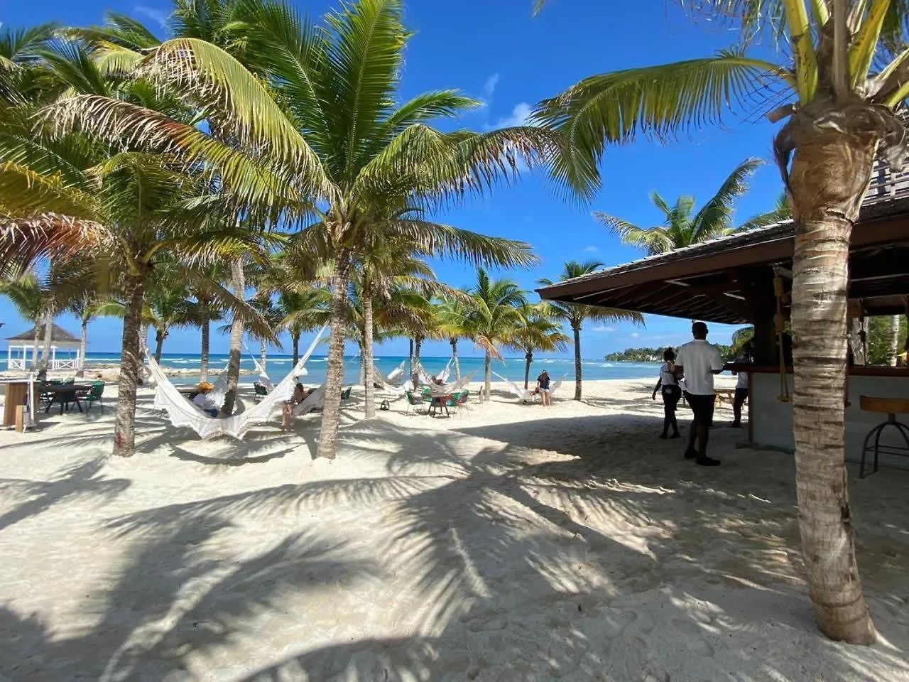 Hospitality Expert Bts 8 - Pool Beach & Bar Montego Bay Fogadó